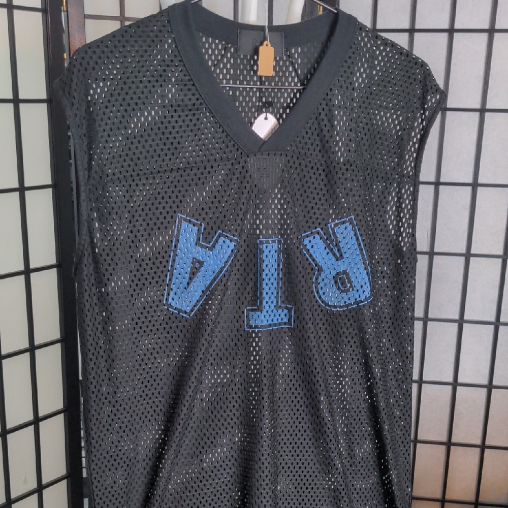 RTA Reverse Logo V-Neck Sleeveless Mesh Tee